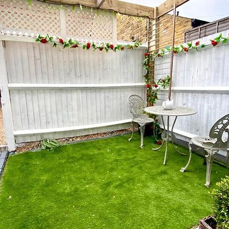 Modern And Cosy Studio Flat London Exterior photo