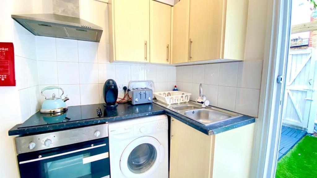 Modern And Cosy Studio Flat London Exterior photo